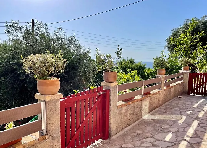 Alesti House With Garden And Private Beach Access