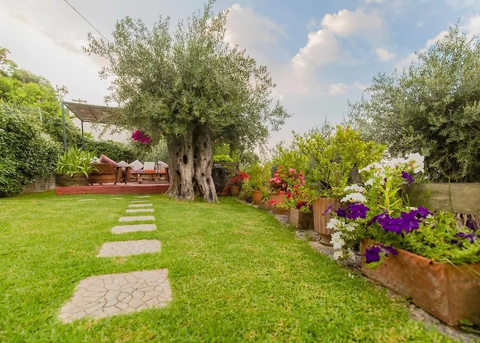 Alesti House With Garden And Private Beach Access
