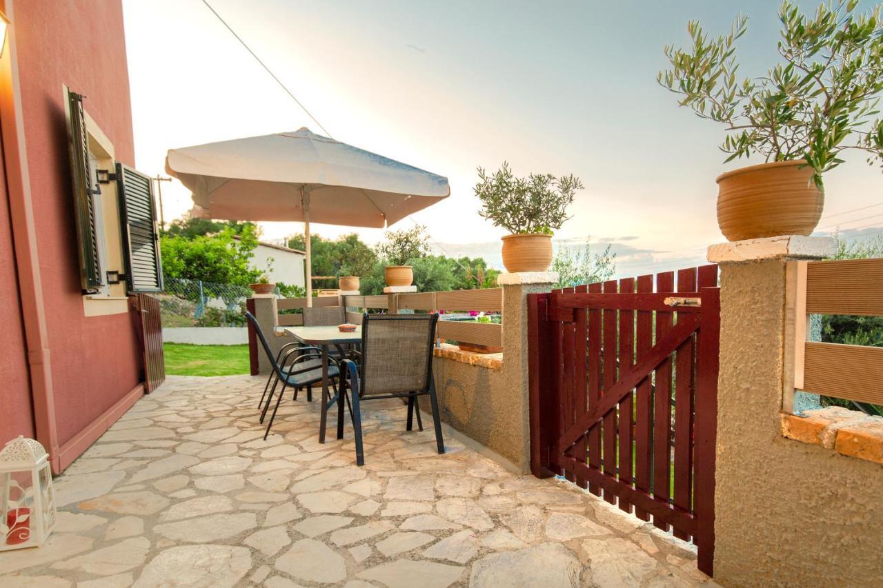 Apartament Alesti House With Garden And Private Access